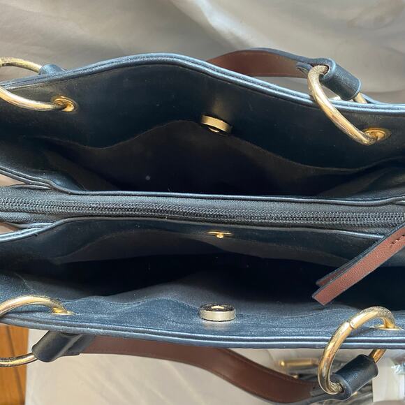 Adrienne Vittadini Black Crossbody Handle Purse‎ Gold Tone Accents Handbag - Picture 8 of 9